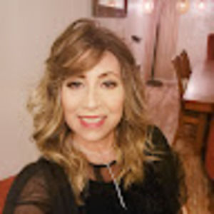 Meet your Posher, Dina